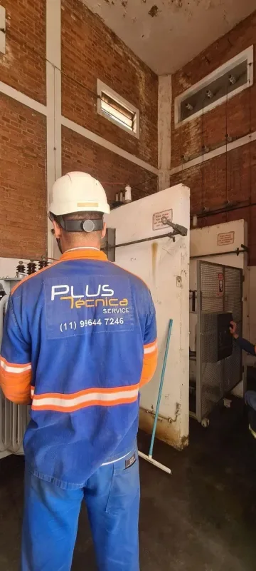 Montagem e instalação de cabine primária
